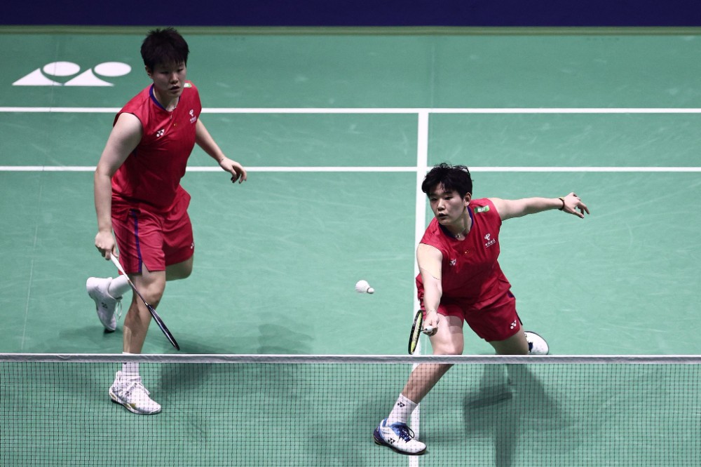 方面受到一 方面受到一